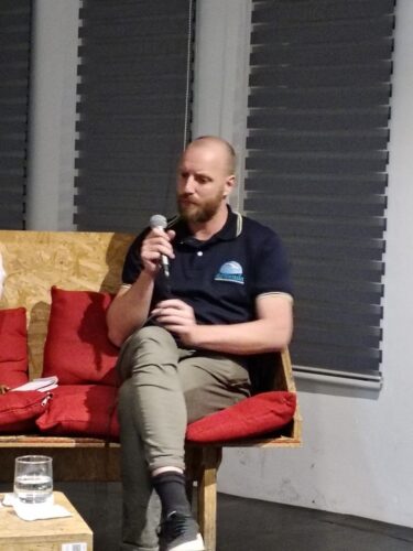 Tjalle Boorsma hablando de Ganadería sostenible desde la experiencia de la Asociación Armonía